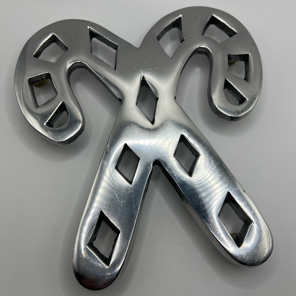 😎LAST CHANCE! $5/OR OFFERS CONSIDERED! Cast Aluminum Candy Cane Trivet PotHolder - Picture 2 of 5